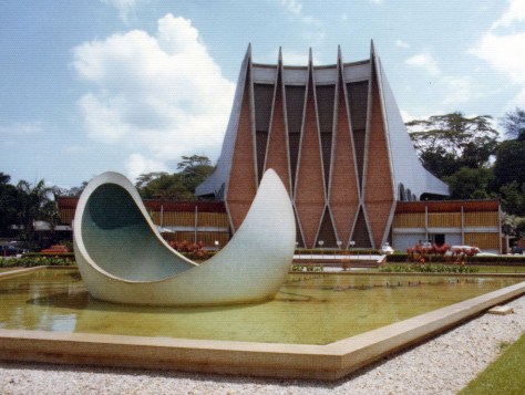 Source: http://awparchitects.com/projects/category/civic-cultural/singapore-national-theatre/